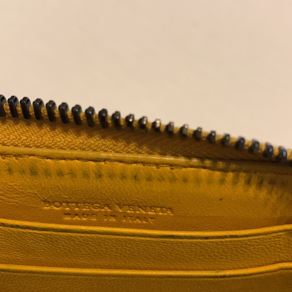Bottega Veneta compact leather wallet - Picture 8 of 9
